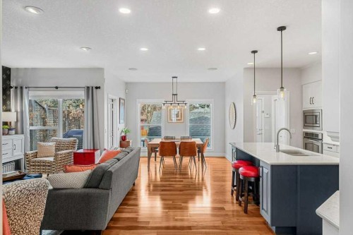 274 Somme Avenue Sw, Calgary, AB - Indoor Photo Showing Living Room