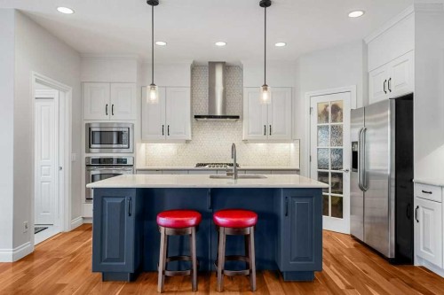 274 Somme Avenue Sw, Calgary, AB - Indoor Photo Showing Kitchen With Upgraded Kitchen