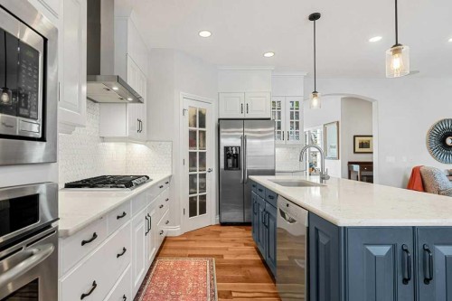 274 Somme Avenue Sw, Calgary, AB - Indoor Photo Showing Kitchen With Upgraded Kitchen