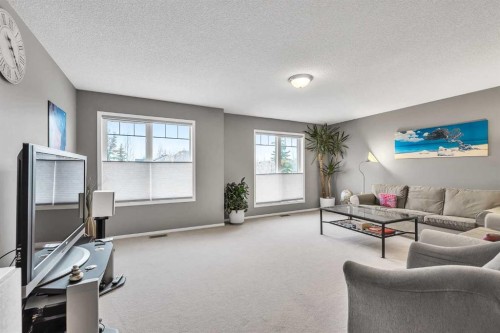 86 Evergreen Common Sw, Calgary, AB - Indoor Photo Showing Living Room
