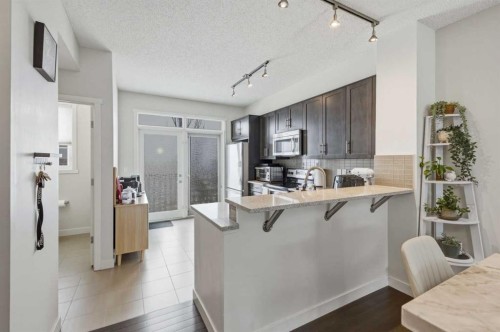 214 Nolanfield Villas Nw, Calgary, AB - Indoor Photo Showing Kitchen