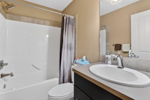 2 Ranchers Green, Okotoks, AB - Indoor Photo Showing Bathroom