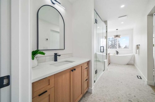 3224 24A Street Sw, Calgary, AB - Indoor Photo Showing Bathroom