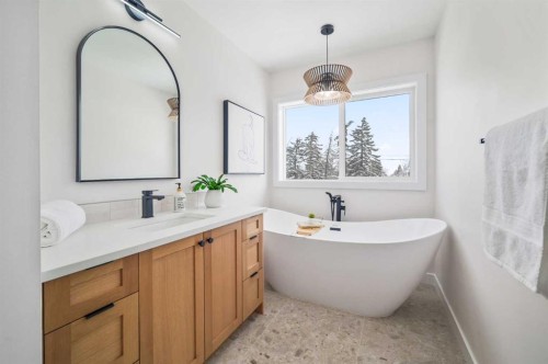 3224 24A Street Sw, Calgary, AB - Indoor Photo Showing Bathroom