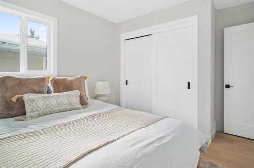 3224 24A Street Sw, Calgary, AB - Indoor Photo Showing Bedroom