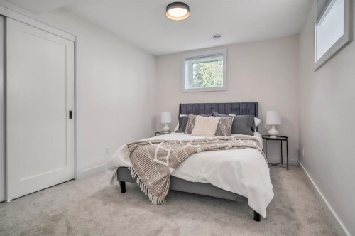 3224 24A Street Sw, Calgary, AB - Indoor Photo Showing Bedroom