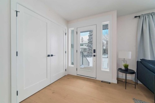 3224 24A Street Sw, Calgary, AB - Indoor Photo Showing Other Room
