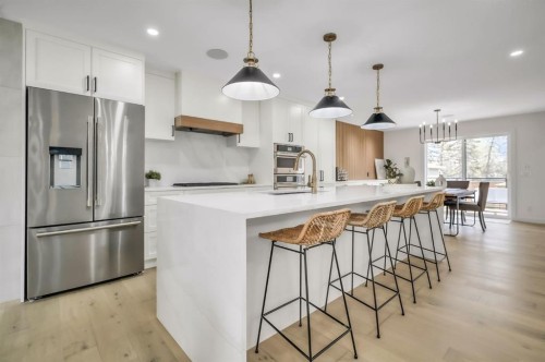 3224 24A Street Sw, Calgary, AB - Indoor Photo Showing Kitchen With Upgraded Kitchen