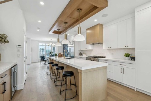 1529 29 Avenue Sw, Calgary, AB - Indoor Photo Showing Kitchen With Upgraded Kitchen