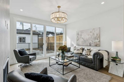 1529 29 Avenue Sw, Calgary, AB - Indoor Photo Showing Living Room