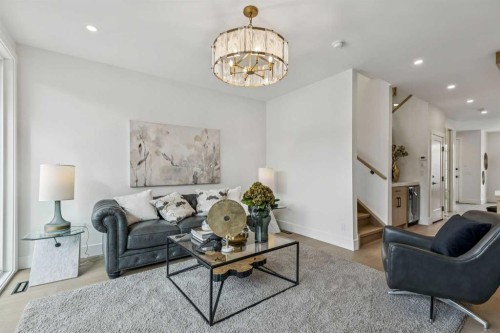 1529 29 Avenue Sw, Calgary, AB - Indoor Photo Showing Living Room