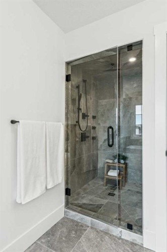 1529 29 Avenue Sw, Calgary, AB - Indoor Photo Showing Bathroom