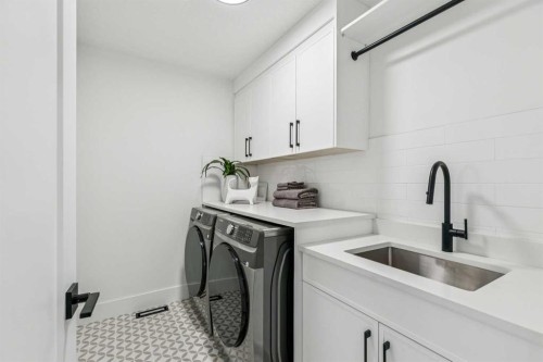 1529 29 Avenue Sw, Calgary, AB - Indoor Photo Showing Laundry Room