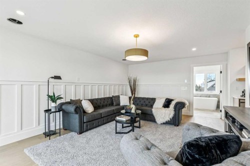 1529 29 Avenue Sw, Calgary, AB - Indoor Photo Showing Living Room