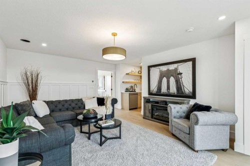 1529 29 Avenue Sw, Calgary, AB - Indoor Photo Showing Living Room