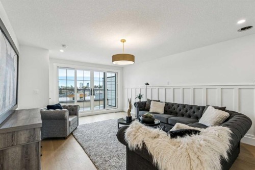 1529 29 Avenue Sw, Calgary, AB - Indoor Photo Showing Living Room