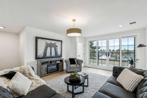 1529 29 Avenue Sw, Calgary, AB - Indoor Photo Showing Living Room