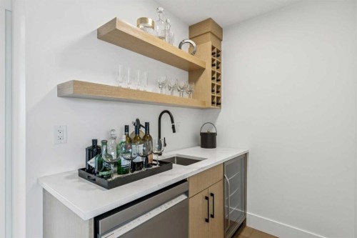 1529 29 Avenue Sw, Calgary, AB - Indoor Photo Showing Kitchen