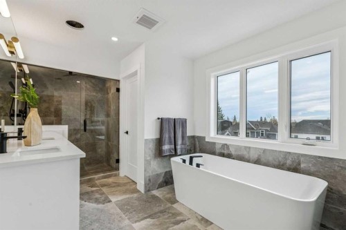 1529 29 Avenue Sw, Calgary, AB - Indoor Photo Showing Bathroom