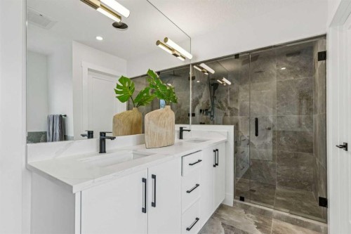 1529 29 Avenue Sw, Calgary, AB - Indoor Photo Showing Bathroom