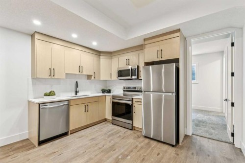 1529 29 Avenue Sw, Calgary, AB - Indoor Photo Showing Kitchen With Stainless Steel Kitchen