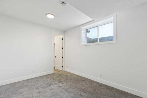 1529 29 Avenue Sw, Calgary, AB - Indoor Photo Showing Other Room