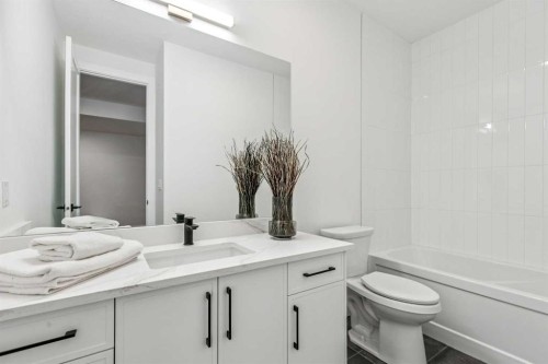 1529 29 Avenue Sw, Calgary, AB - Indoor Photo Showing Bathroom