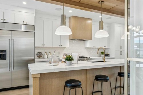 1529 29 Avenue Sw, Calgary, AB - Indoor Photo Showing Kitchen With Upgraded Kitchen