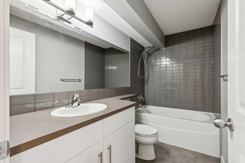 36 Sunrise Crescent, Cochrane, AB - Indoor Photo Showing Bathroom