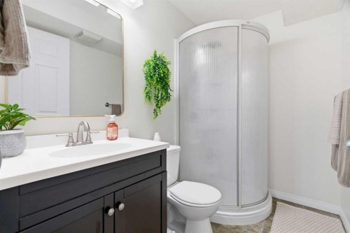 107 Cimarron Grove Circle, Okotoks, AB - Indoor Photo Showing Bathroom