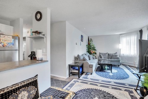 109-110 20 Avenue Ne, Calgary, AB - Indoor Photo Showing Other Room