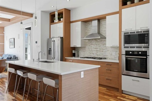 2027 42 Avenue Sw, Calgary, AB - Indoor Photo Showing Kitchen With Double Sink With Upgraded Kitchen