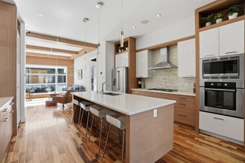 2027 42 Avenue Sw, Calgary, AB - Indoor Photo Showing Kitchen With Upgraded Kitchen