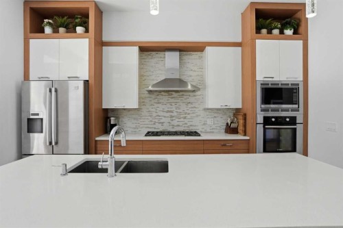 2027 42 Avenue Sw, Calgary, AB - Indoor Photo Showing Kitchen With Double Sink With Upgraded Kitchen