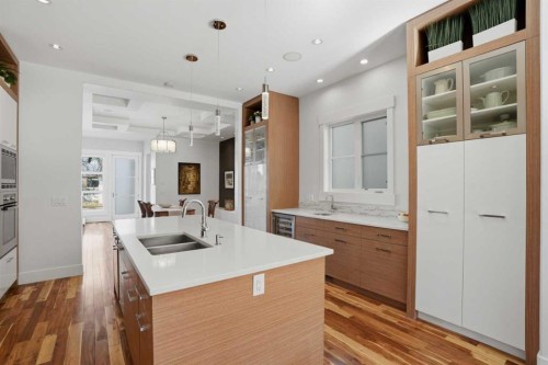 2027 42 Avenue Sw, Calgary, AB - Indoor Photo Showing Kitchen With Double Sink With Upgraded Kitchen