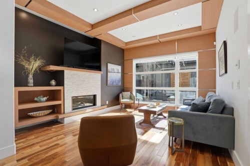2027 42 Avenue Sw, Calgary, AB - Indoor With Fireplace