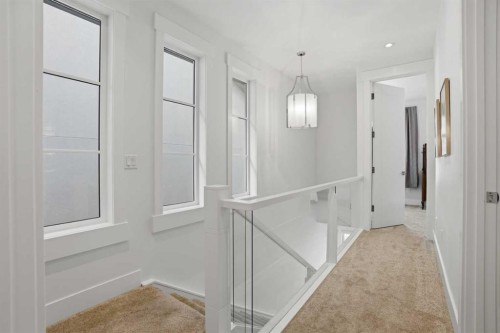 2027 42 Avenue Sw, Calgary, AB - Indoor Photo Showing Other Room