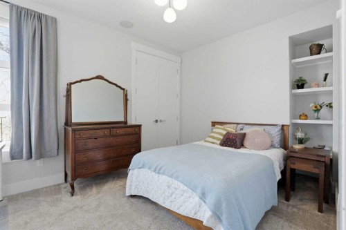 2027 42 Avenue Sw, Calgary, AB - Indoor Photo Showing Bedroom
