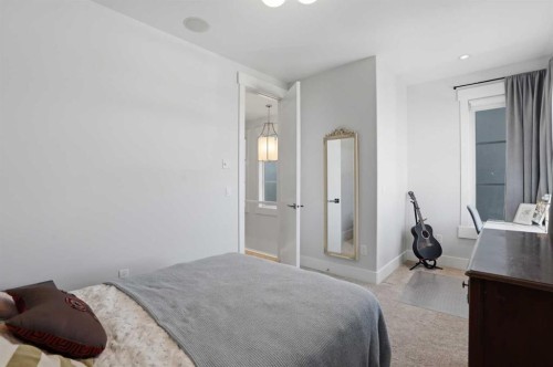 2027 42 Avenue Sw, Calgary, AB - Indoor Photo Showing Bedroom