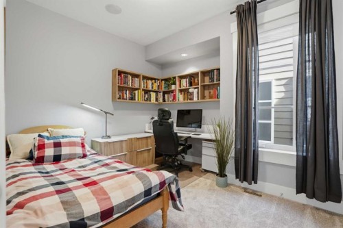 2027 42 Avenue Sw, Calgary, AB - Indoor Photo Showing Bedroom