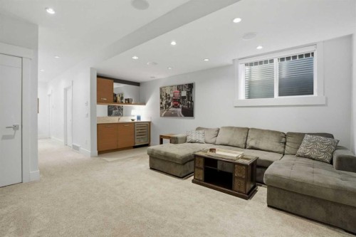 2027 42 Avenue Sw, Calgary, AB - Indoor Photo Showing Living Room
