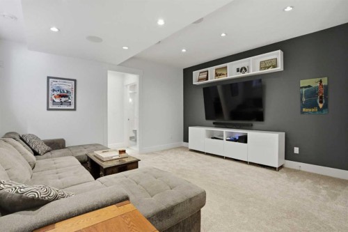 2027 42 Avenue Sw, Calgary, AB - Indoor Photo Showing Living Room