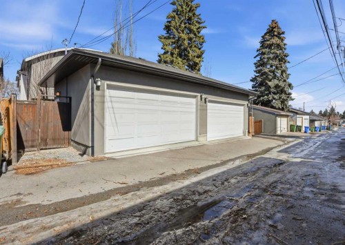 2027 42 Avenue Sw, Calgary, AB - Outdoor
