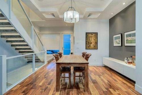 2027 42 Avenue Sw, Calgary, AB - Indoor