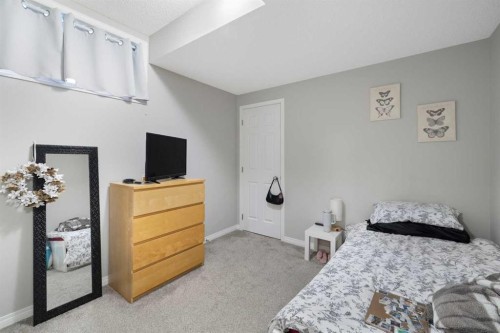 53 Savanna Heath Ne, Calgary, AB - Indoor Photo Showing Bedroom