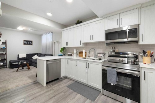 53 Savanna Heath Ne, Calgary, AB - Indoor Photo Showing Kitchen