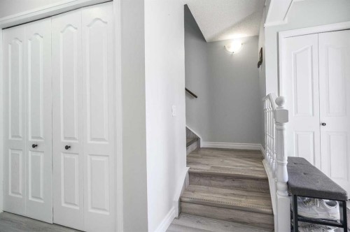 427 Rundlelawn Way Ne, Calgary, AB - Indoor Photo Showing Other Room