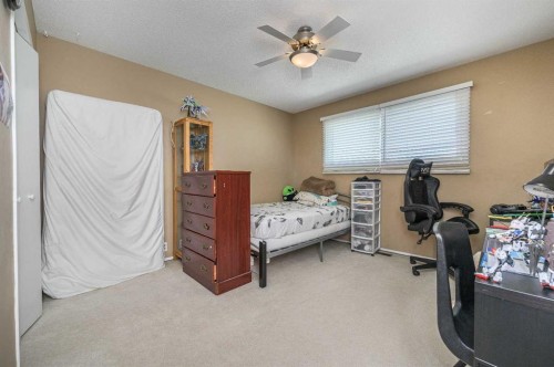 427 Rundlelawn Way Ne, Calgary, AB - Indoor Photo Showing Bedroom