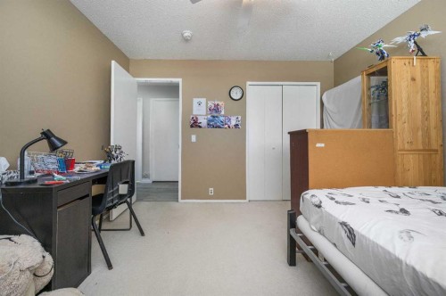 427 Rundlelawn Way Ne, Calgary, AB - Indoor Photo Showing Bedroom