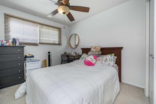 427 Rundlelawn Way Ne, Calgary, AB - Indoor Photo Showing Bedroom